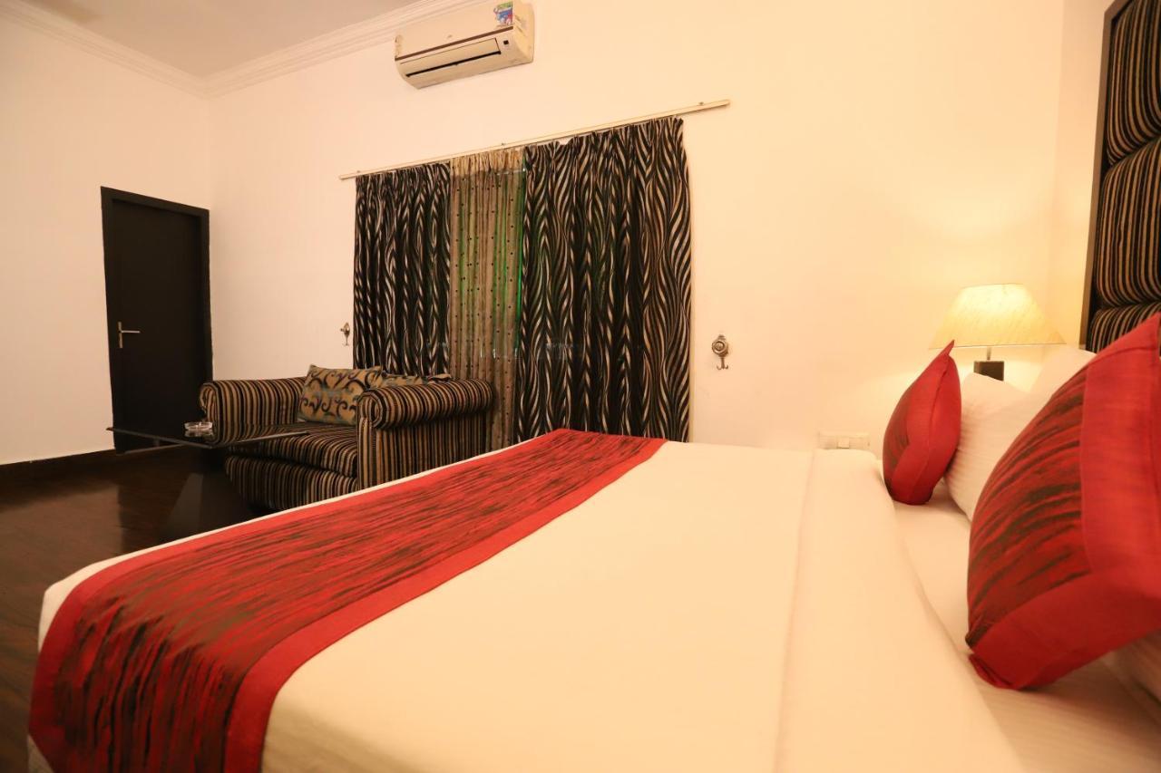 Hotel Capitol Hills - Greater Kailash Delhi New Delhi Buitenkant foto