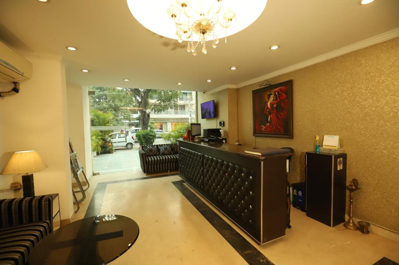 Hotel Capitol Hills - Greater Kailash Delhi New Delhi Buitenkant foto