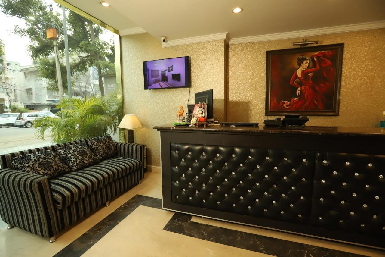 Hotel Capitol Hills - Greater Kailash Delhi New Delhi Buitenkant foto