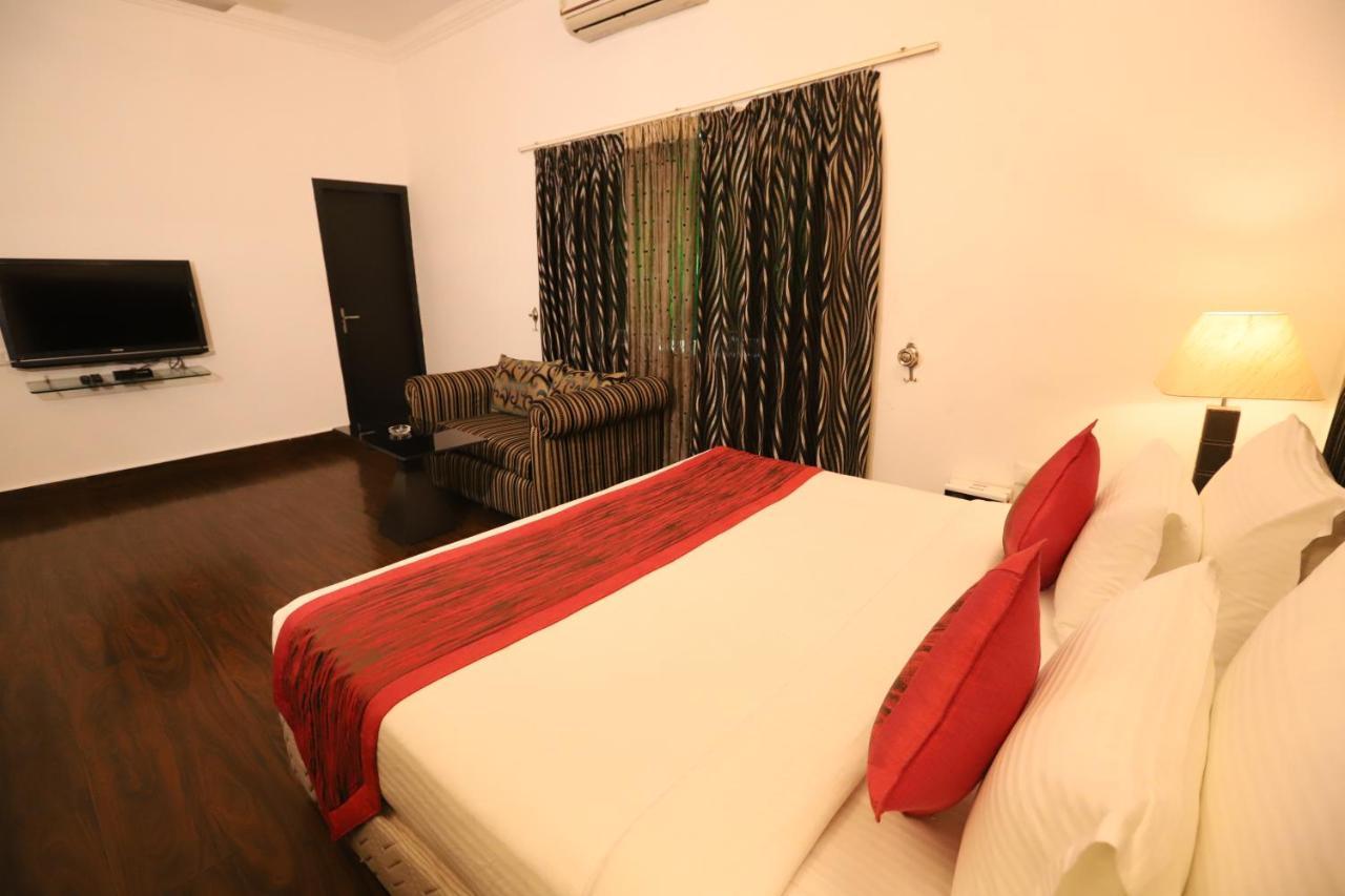 Hotel Capitol Hills - Greater Kailash Delhi New Delhi Buitenkant foto