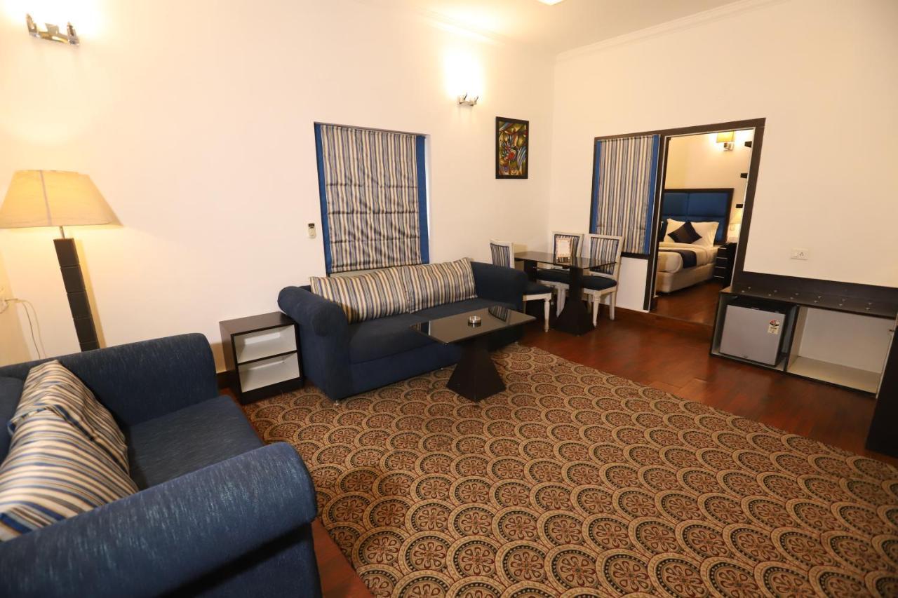 Hotel Capitol Hills - Greater Kailash Delhi New Delhi Buitenkant foto