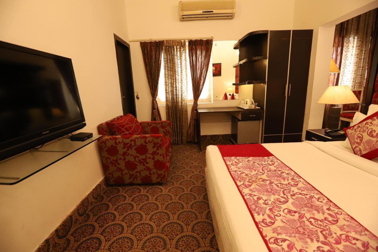 Hotel Capitol Hills - Greater Kailash Delhi New Delhi Buitenkant foto