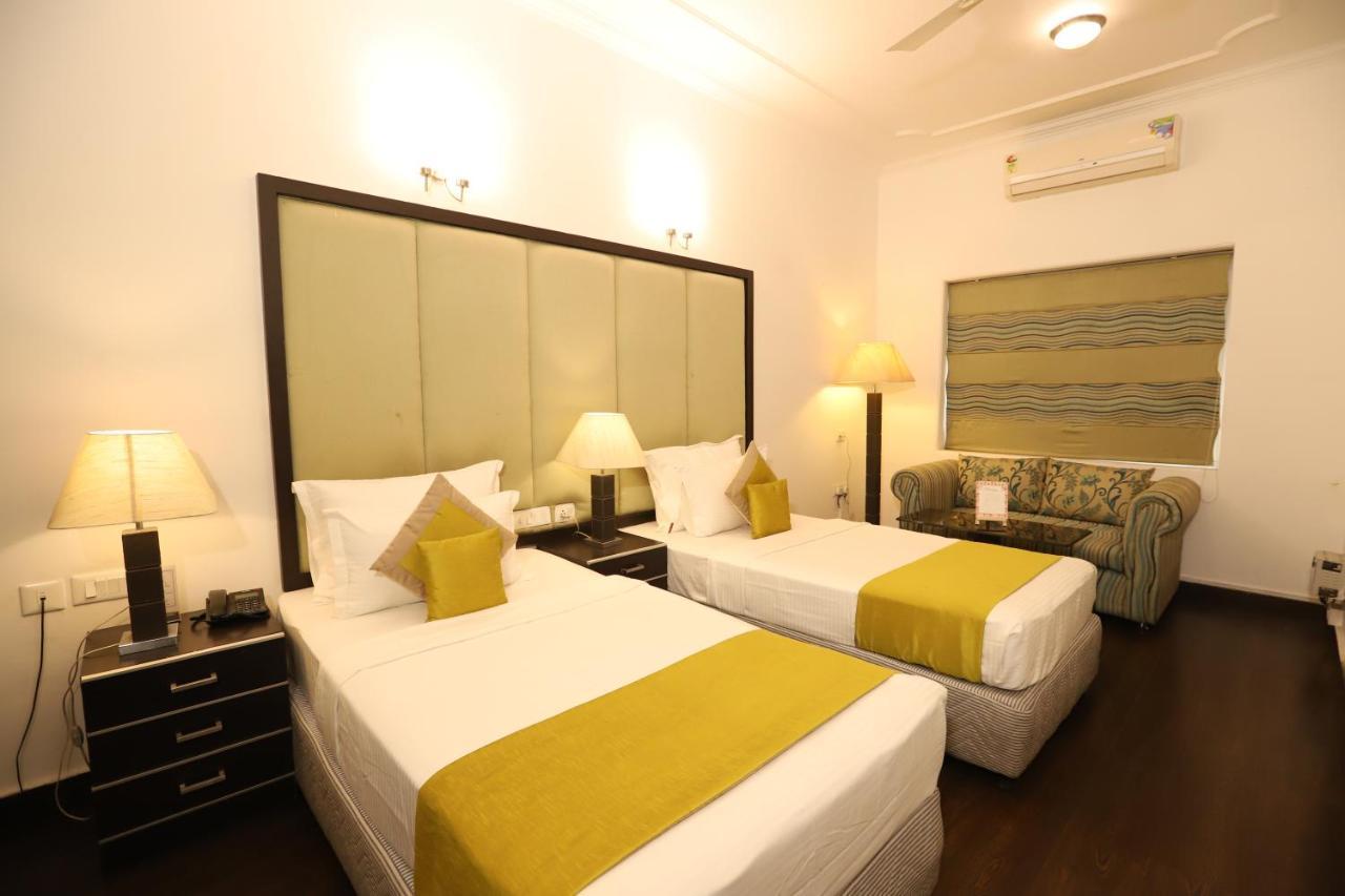 Hotel Capitol Hills - Greater Kailash Delhi New Delhi Buitenkant foto