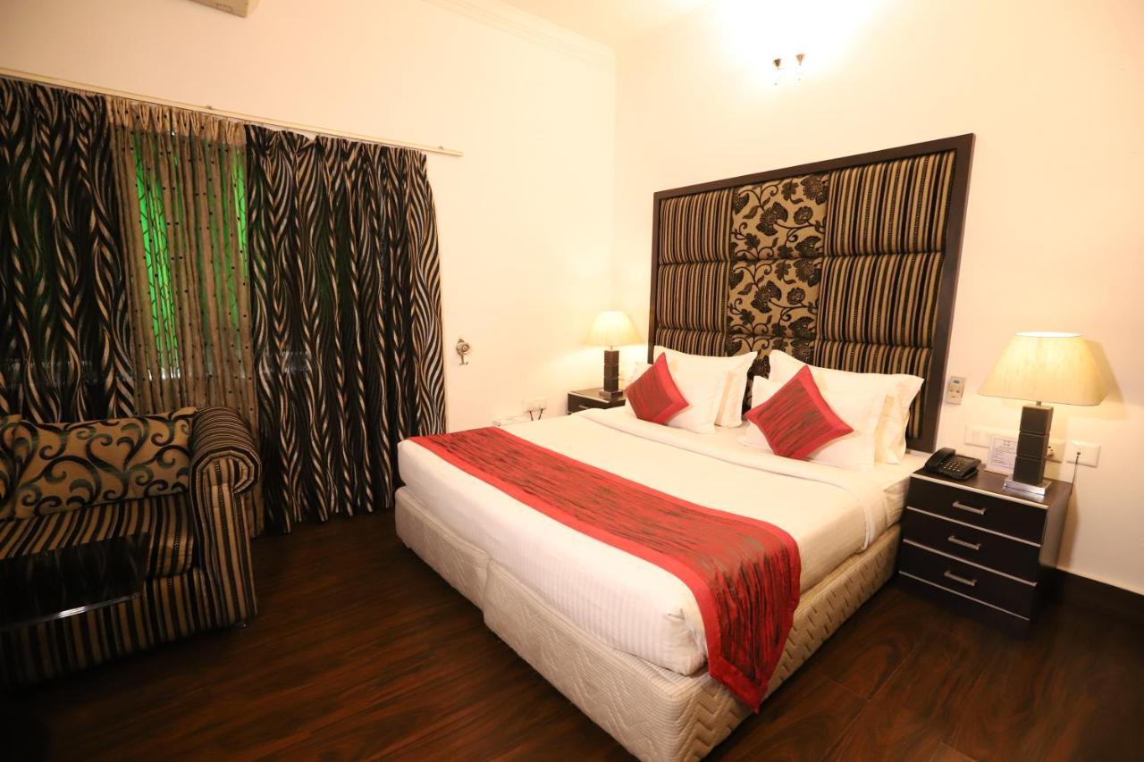 Hotel Capitol Hills - Greater Kailash Delhi New Delhi Buitenkant foto