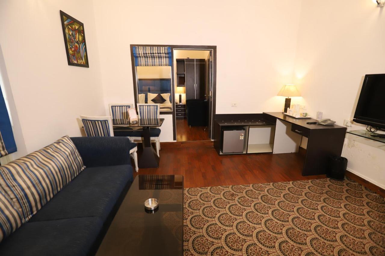 Hotel Capitol Hills - Greater Kailash Delhi New Delhi Buitenkant foto