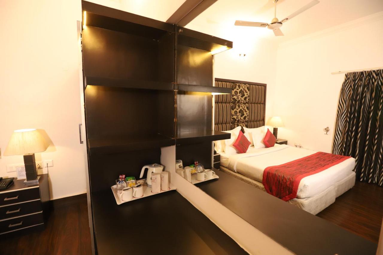 Hotel Capitol Hills - Greater Kailash Delhi New Delhi Buitenkant foto