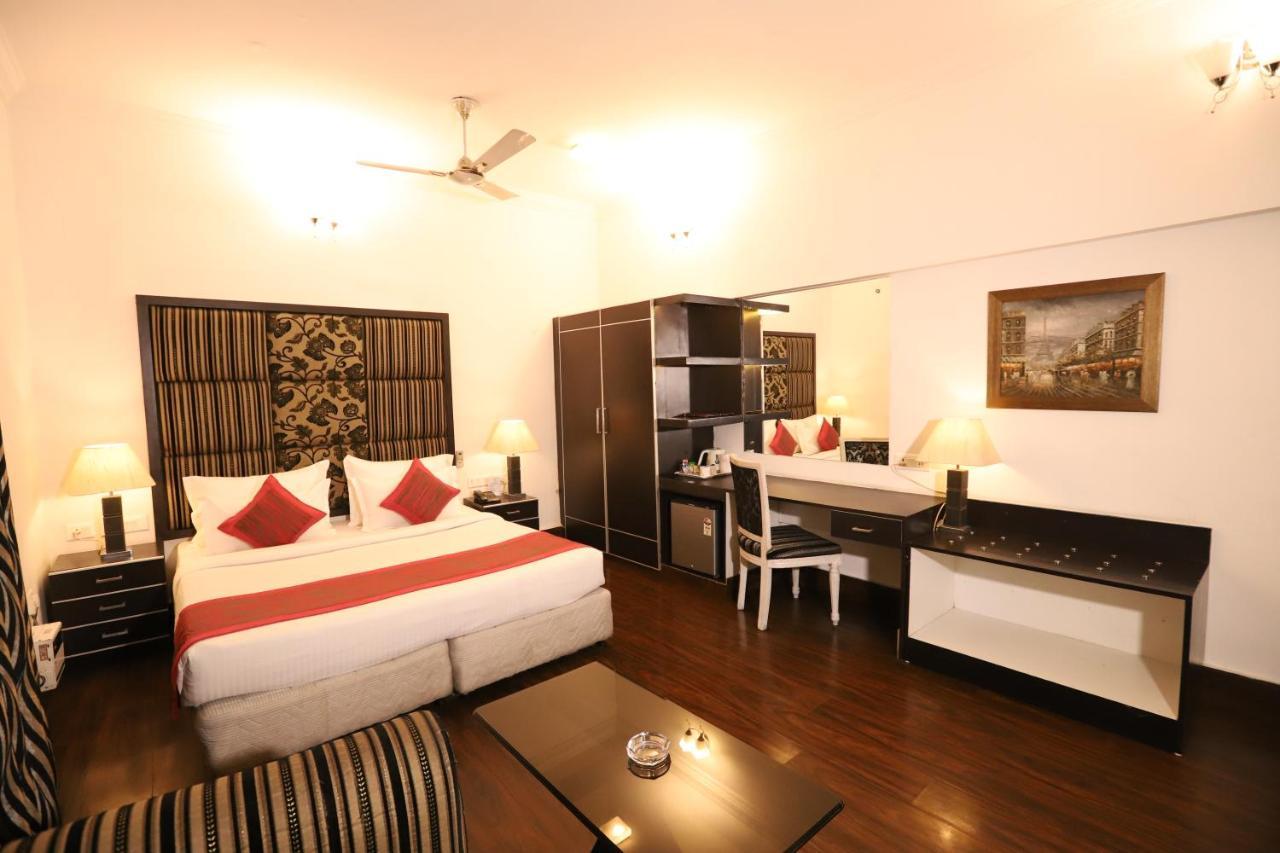 Hotel Capitol Hills - Greater Kailash Delhi New Delhi Buitenkant foto