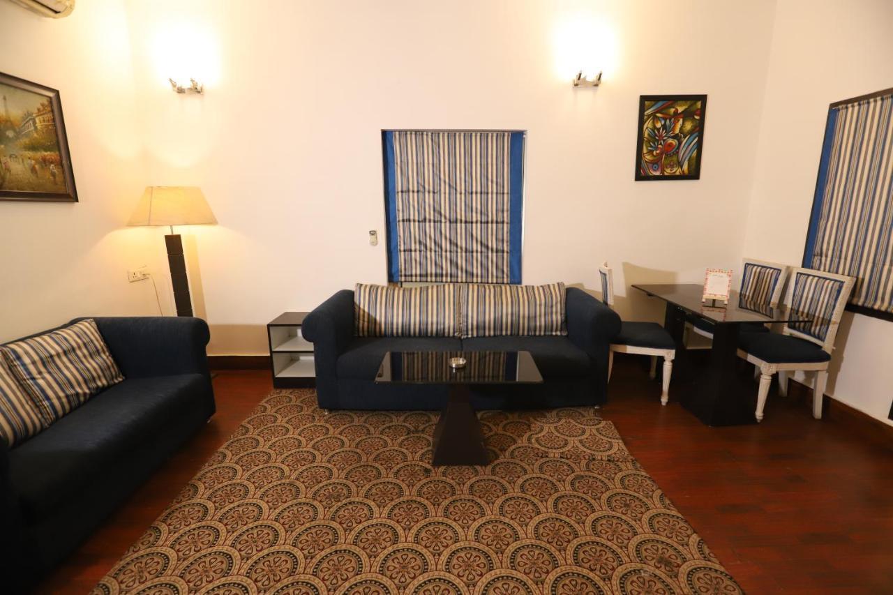 Hotel Capitol Hills - Greater Kailash Delhi New Delhi Buitenkant foto