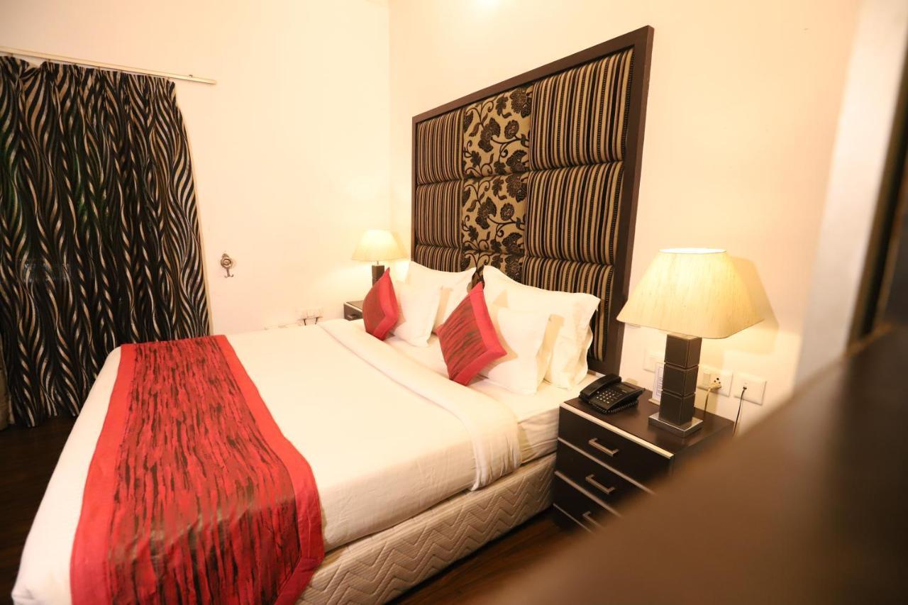 Hotel Capitol Hills - Greater Kailash Delhi New Delhi Buitenkant foto