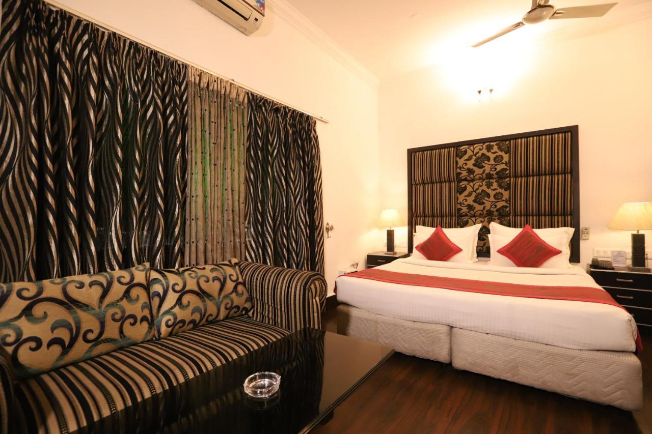 Hotel Capitol Hills - Greater Kailash Delhi New Delhi Buitenkant foto