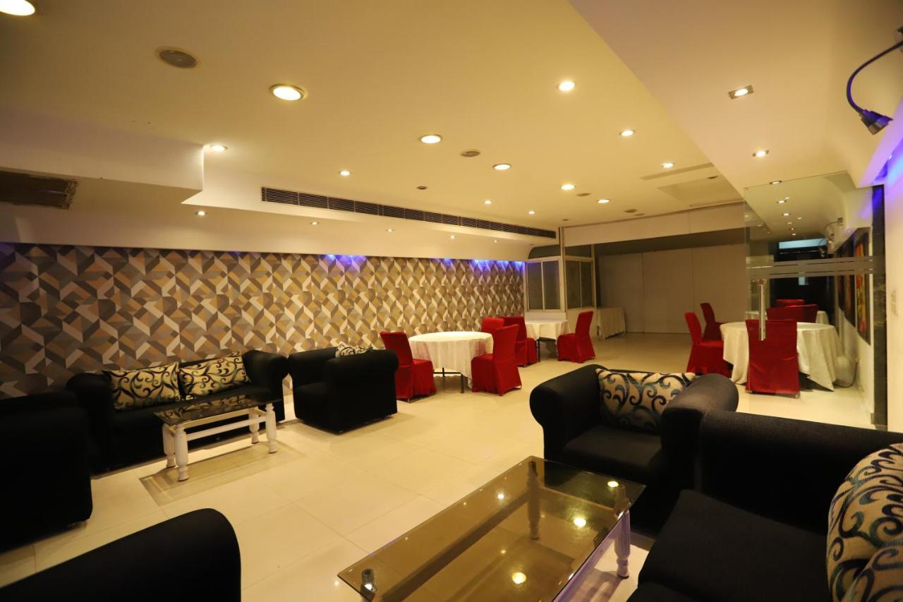 Hotel Capitol Hills - Greater Kailash Delhi New Delhi Buitenkant foto