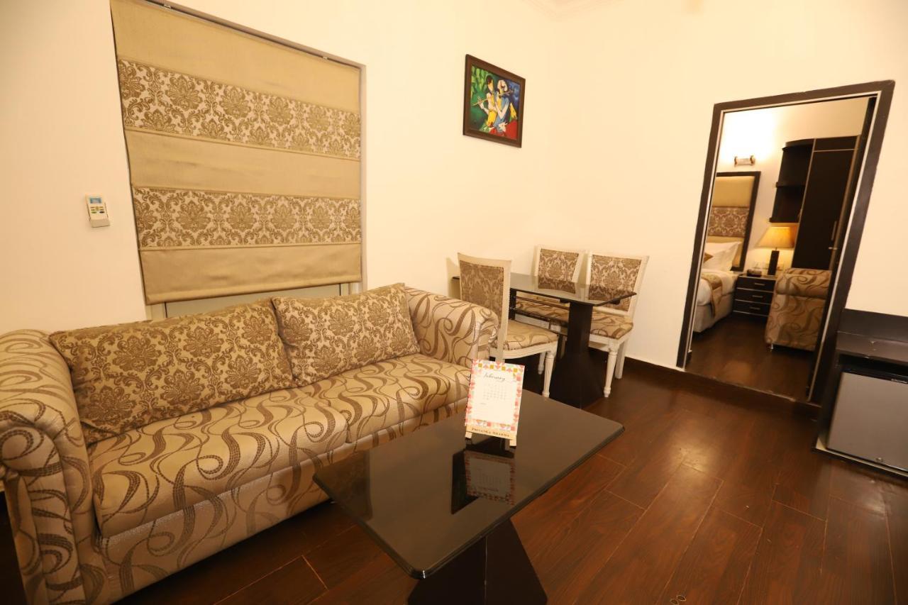 Hotel Capitol Hills - Greater Kailash Delhi New Delhi Buitenkant foto