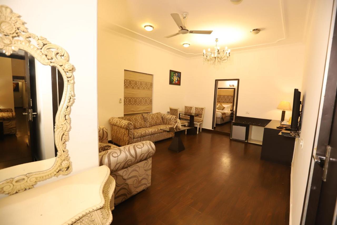 Hotel Capitol Hills - Greater Kailash Delhi New Delhi Buitenkant foto
