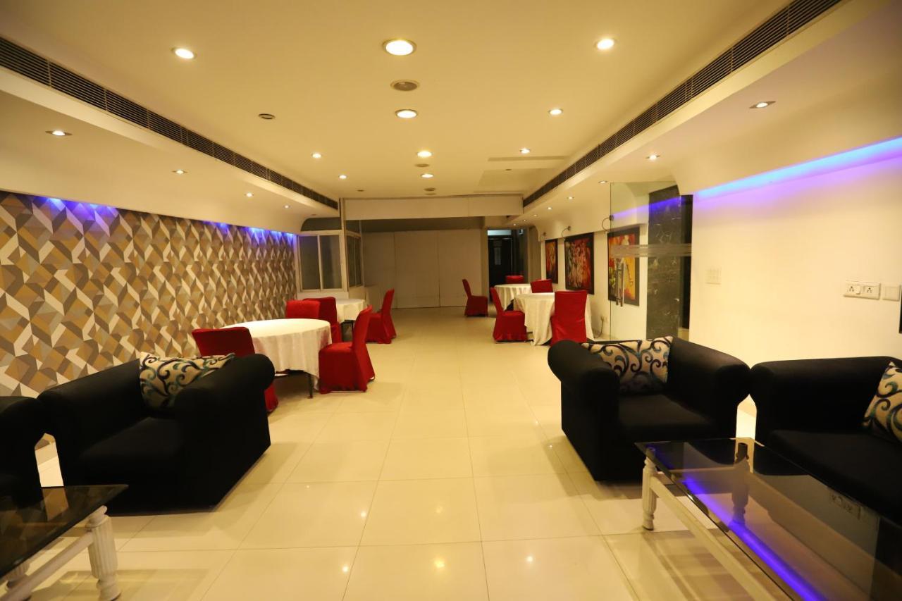 Hotel Capitol Hills - Greater Kailash Delhi New Delhi Buitenkant foto